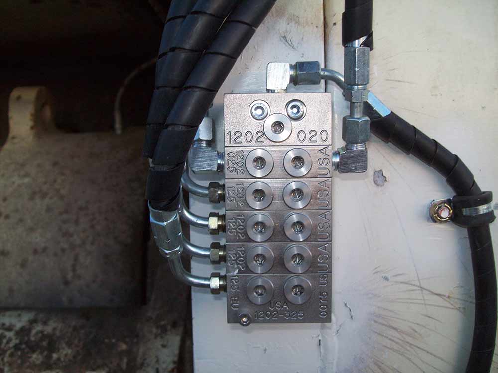 Distribution Block Distribution Block photo of the Grease commander system - close up